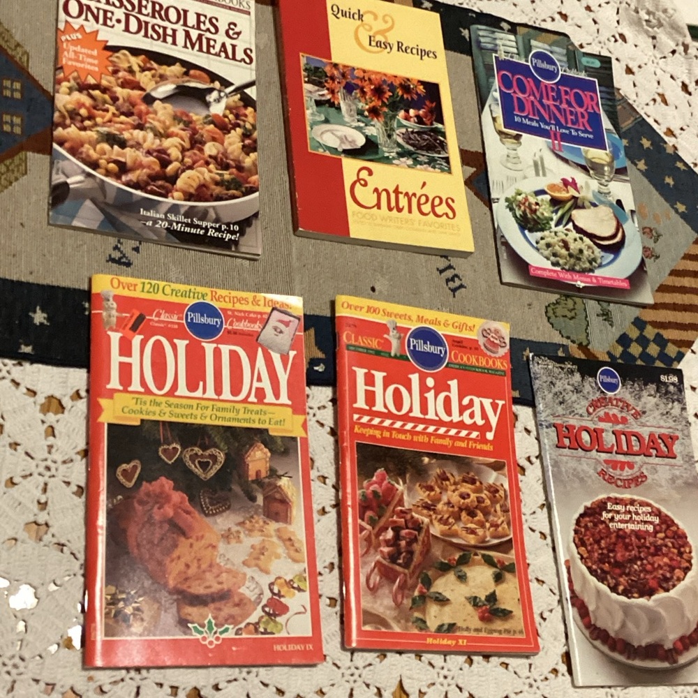Vtg 6 Assorted Paperback Cookbooks, Pillsbury & Other